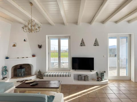 Sunny House House in Paros, Greece