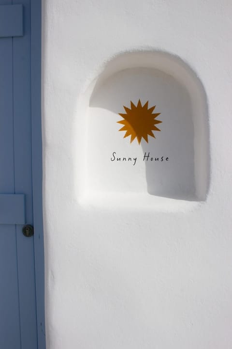 Sunny House House in Paros, Greece