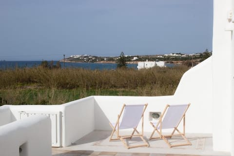 Sunny House House in Paros, Greece