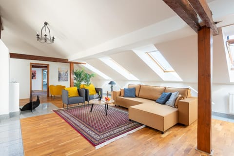 Living room, Seating area