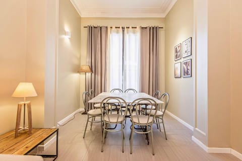 Seating area, Dining area