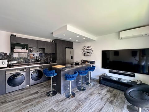 Communal lounge/ TV room, TV and multimedia, Kitchen or kitchenette, Living room, Dining area, dishwasher, stove, toaster, washing machine, dryer, air conditioner