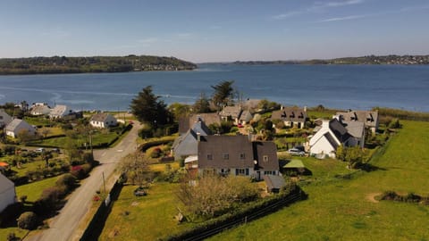 Property building, Nearby landmark, Day, Neighbourhood, Natural landscape, Bird's eye view, Sea view, Street view