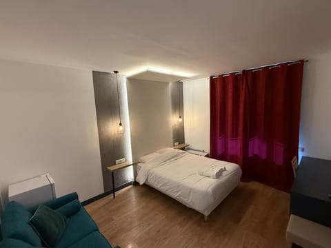 Alma Hotel Hotel in Courbevoie