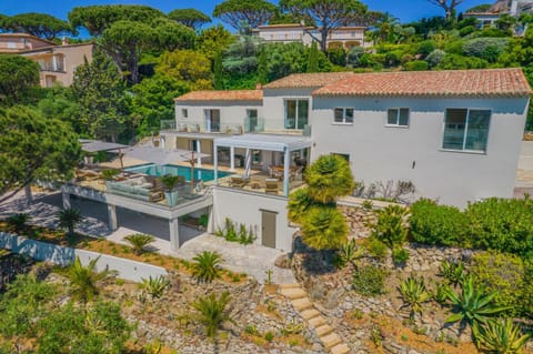 Property building, Bird's eye view, Garden, Swimming pool, sunbed
