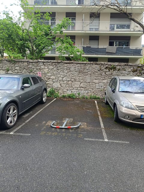 Le Moderne Apartment in Saint-Julien-en-Genevois