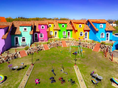 Property building, Spring, Day, Natural landscape, Children play ground, Garden, Seating area, Evening entertainment, Garden view