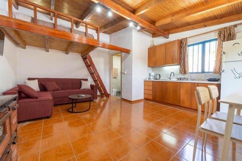 Bed, Kitchen or kitchenette, Seating area, Dining area