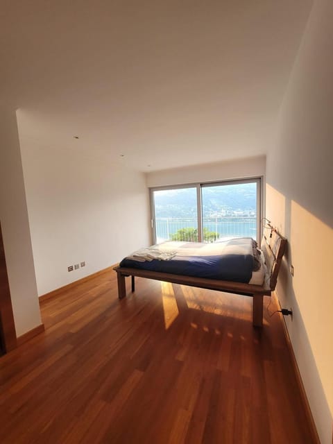 Bed, Photo of the whole room, Bedroom, Lake view, Lake view