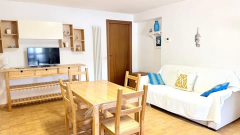 N091 - Numana, nuova taverna bilocale sx Apartment in Numana