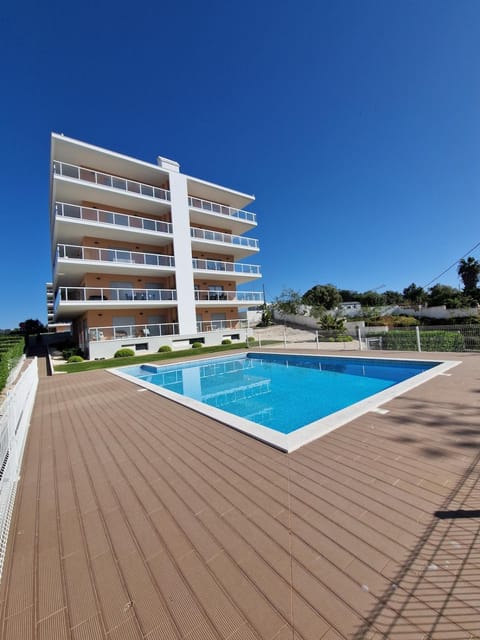 Property building, Day, Pool view, Swimming pool, Swimming pool
