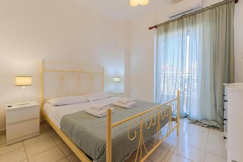 Bed, Photo of the whole room, Bedroom, towels, air conditioner