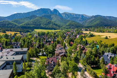 Property building, Bird's eye view, Mountain view