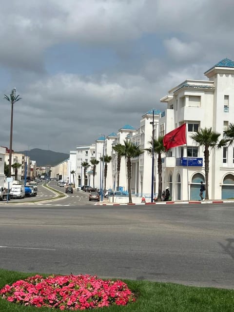 Neighbourhood, Natural landscape, City view, Street view