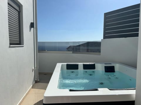 Natural landscape, Hot Tub