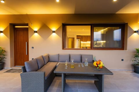 Property building, Balcony/Terrace, Seating area