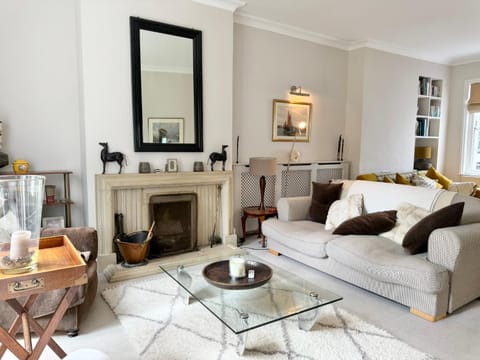 Tranquil Seaside Cottage by NewFo House in Milford on Sea