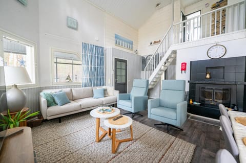 Living room, Seating area, fireplace