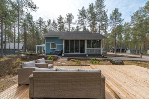 Property building, Patio, Natural landscape, Garden, Garden view