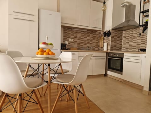 Kitchen or kitchenette, Food and drinks, Dining area, Food, dishwasher, minibar, oven, stove, toaster
