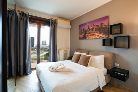 Bed, TV and multimedia, Photo of the whole room, Bedroom, towels