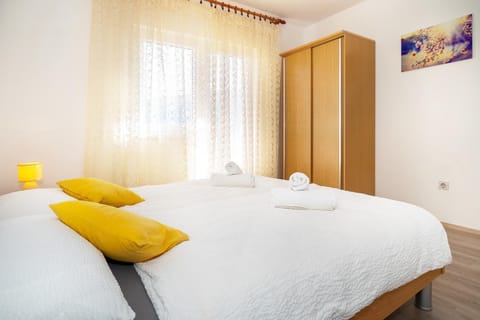 Bed, Bedroom, wardrobe