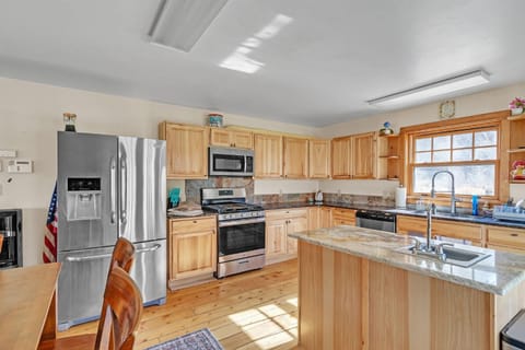 Charming Country 4BR Retreat with Riverfront Views cabin Cabin in Chama