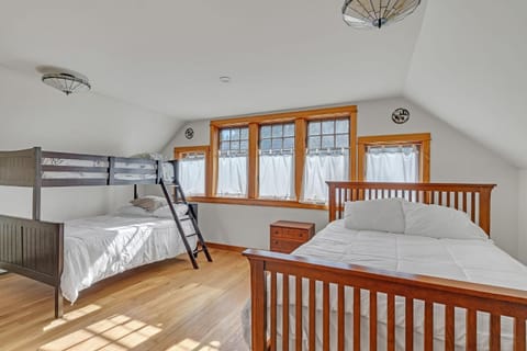 Charming Country 4BR Retreat with Riverfront Views cabin Cabin in Chama