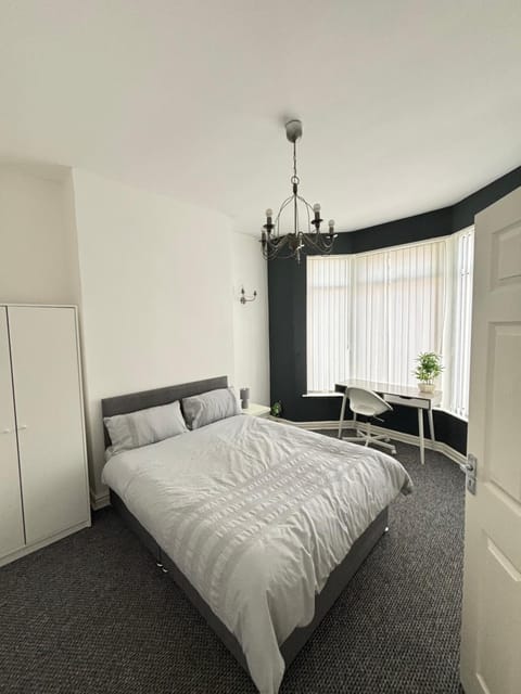 Bed, Photo of the whole room, Bedroom, wardrobe