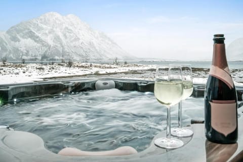Natural landscape, Winter, Hot Tub, Mountain view