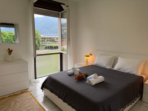 Bed, Natural landscape, View (from property/room), Balcony/Terrace, Photo of the whole room, Bedroom, Mountain view, towels
