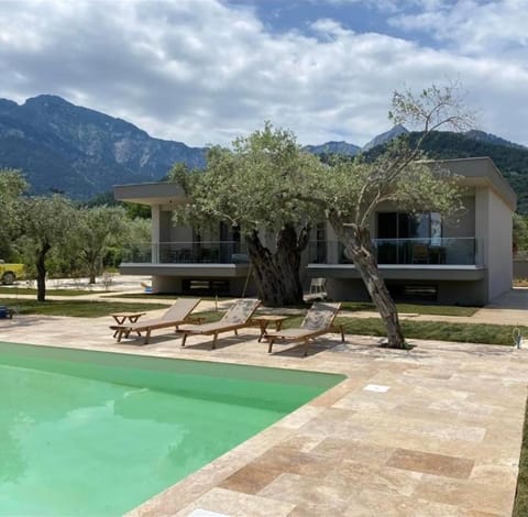 Property building, Day, Swimming pool