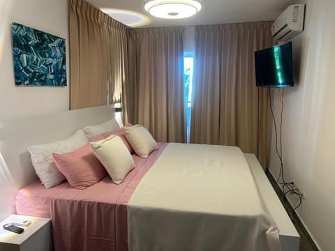 TV and multimedia, Photo of the whole room, Bedroom, air conditioner