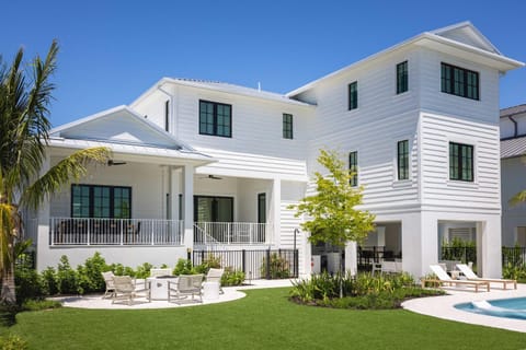 Parking Pool & Dock - Shellstone House House in Stock Island