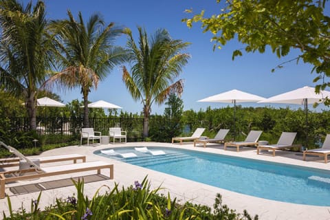 Parking Pool & Dock - Shellstone House House in Stock Island