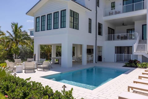 New Waterfront Home - Sunray House House in Stock Island