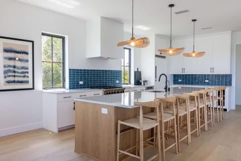 New Waterfront Home - Sunray House House in Stock Island