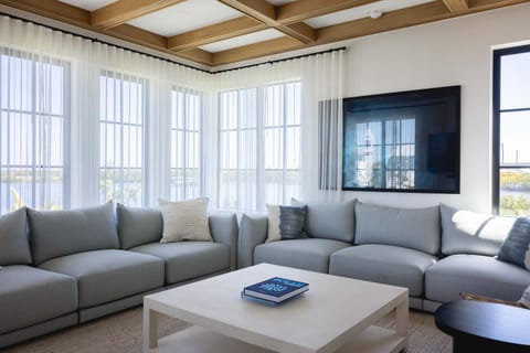 Waterfront Luxury Home - Tidelands House House in Stock Island