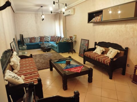 Living room, Photo of the whole room, Seating area, air conditioner