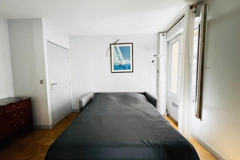 Near Roland-Garros Direct Eiffel Tower Apartment in Issy-les-Moulineaux