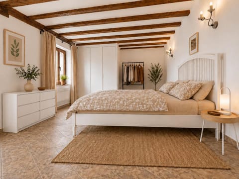 Shower, Toilet, Restaurant/places to eat, Bed, Beach, Bedroom, hair dryier, towels, air conditioner, air conditioner