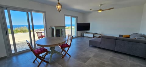 TV and multimedia, Living room, Seating area, Sea view