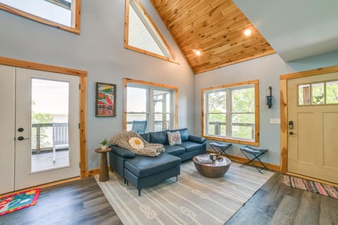 Game Room and Screened Porch Kentucky Lake Retreat! House in Lake Barkley