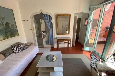 Syrius - Artist's apartment with terrace and view Apartment in Fontaine-de-Vaucluse