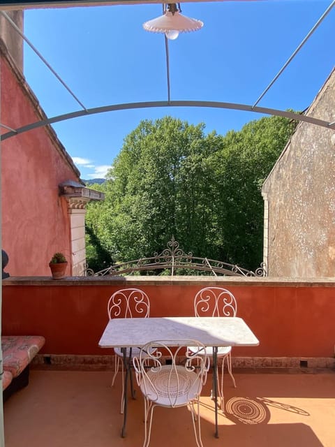 Syrius - Artist's apartment with terrace and view Apartment in Fontaine-de-Vaucluse
