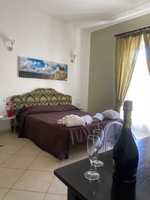 Bedroom, towels