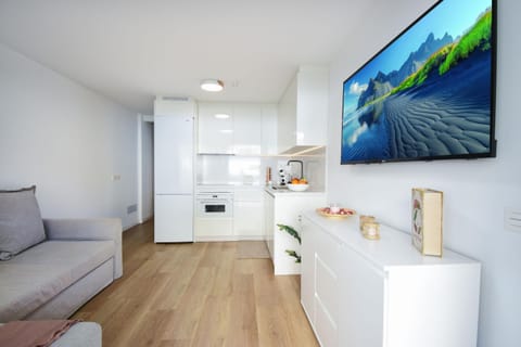 TV and multimedia, Kitchen or kitchenette, Living room, Dining area, oven