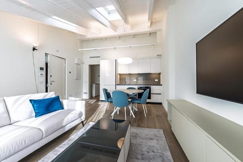 TV and multimedia, Kitchen or kitchenette, Living room, Seating area, Dining area