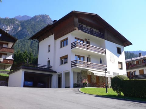 Property building, Facade/entrance, Garden