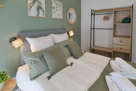 Bed, Photo of the whole room, Bedroom, towels, wardrobe